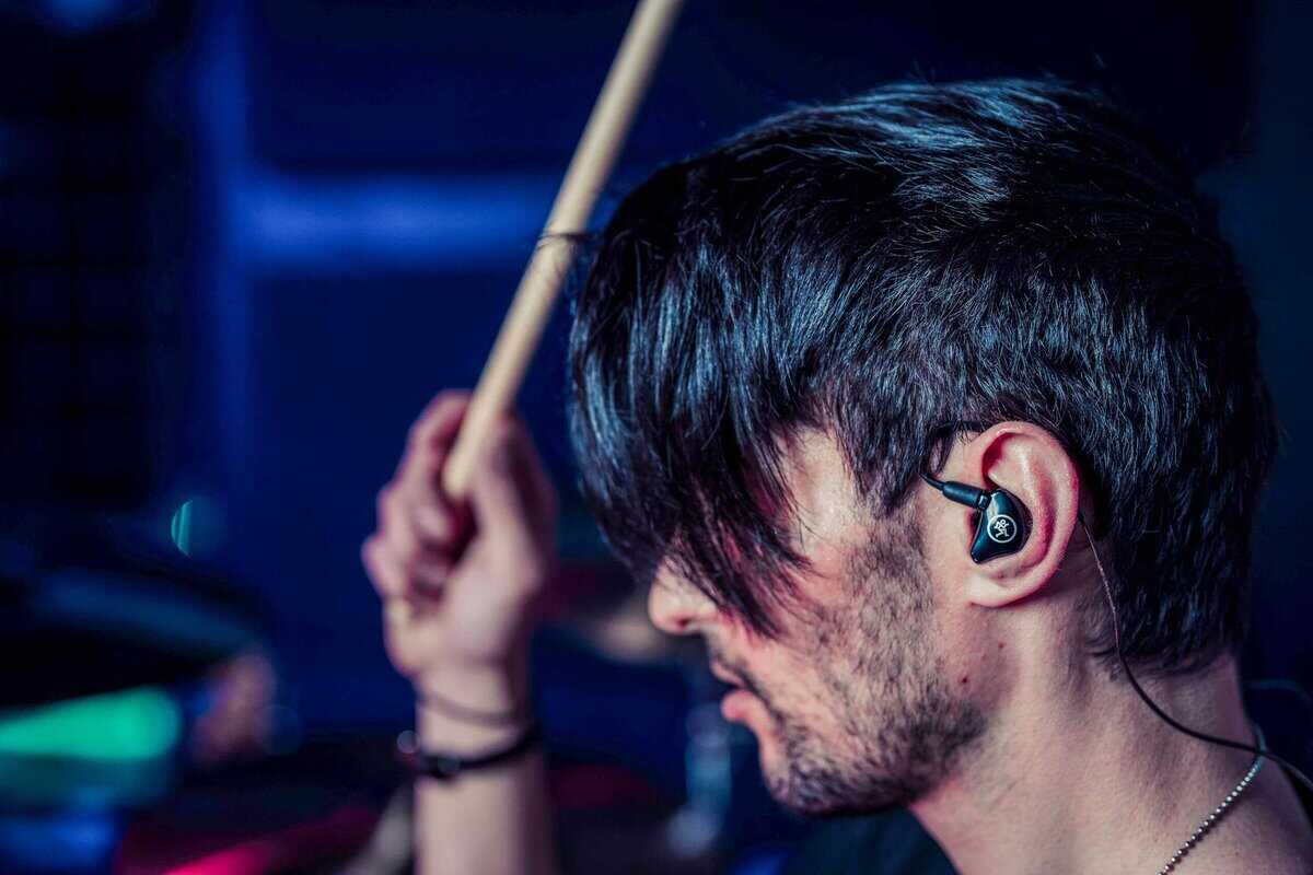 Mackie MP-220 BTA Dual Dynamic Driver In-Ear Monitors - Imagen 3