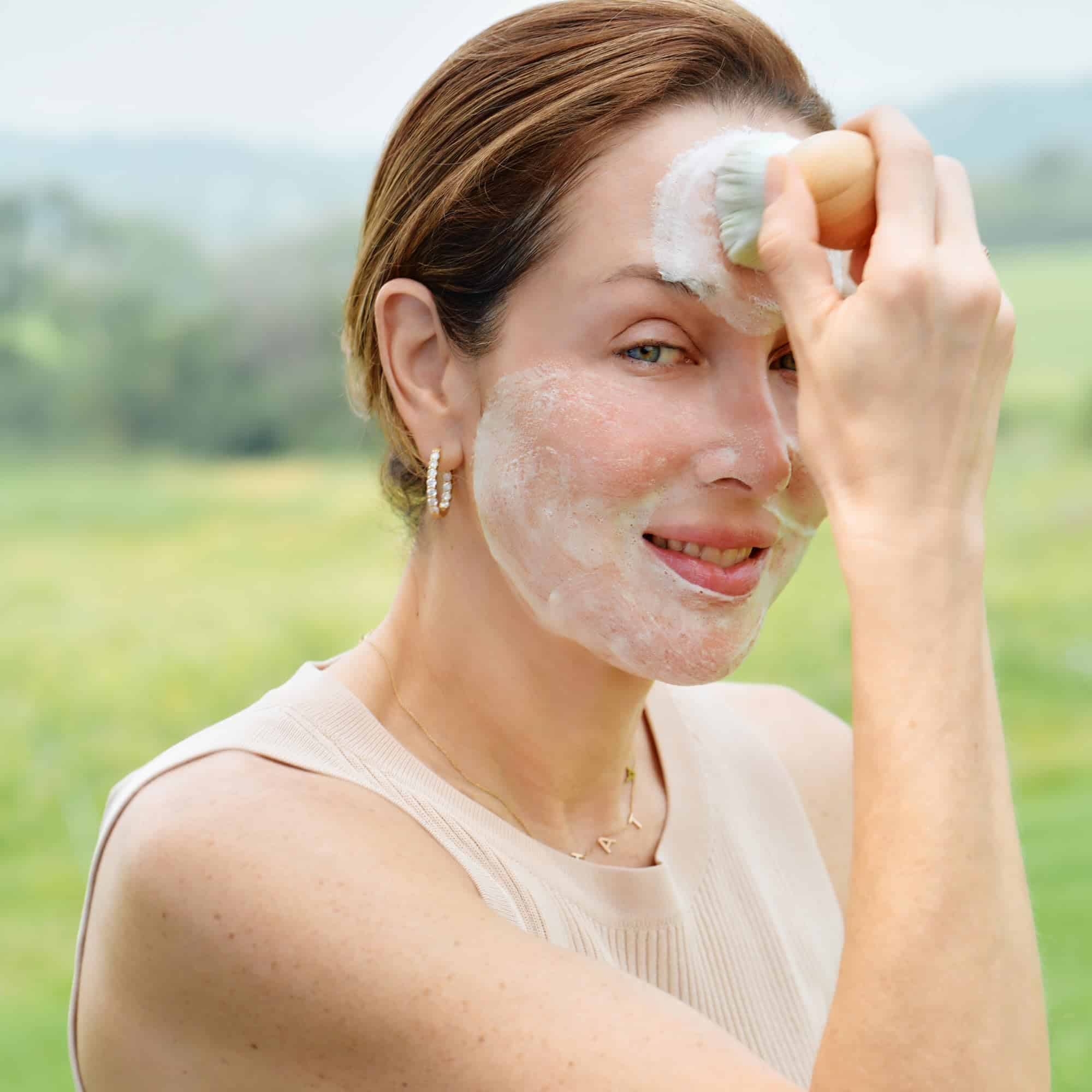 Limpiador Aclarante Tata Harper, Limpiador en Gel Espumoso - Imagen 9