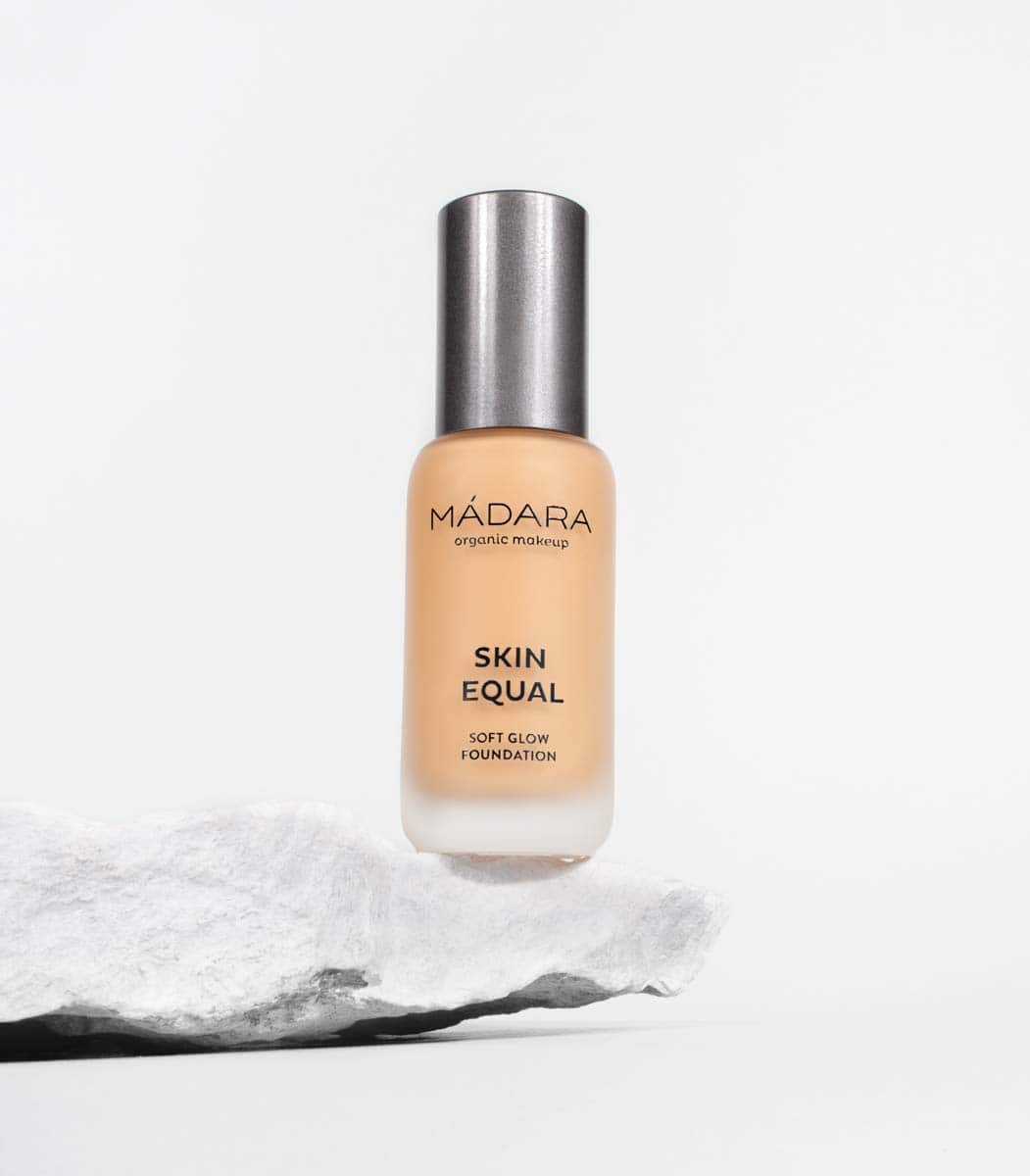 Base de maquillaje orgánica MÁDARA | Skin Equal Soft Glow - Imagen 7