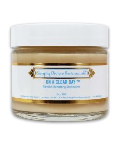 Humectante de Sándalo Simply Divine Botanicals On A Clear