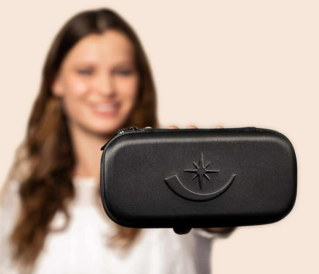 Estuche de viaje protector Luminance Red - Imagen 3