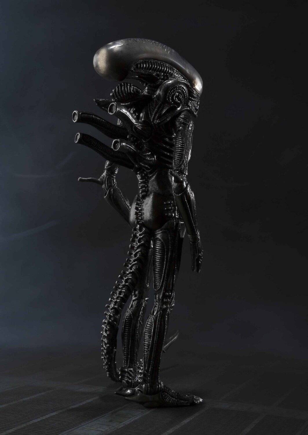 Bandai Tamashii Nations S.H. Monsterarts Alien Big Chap - Imagen 4