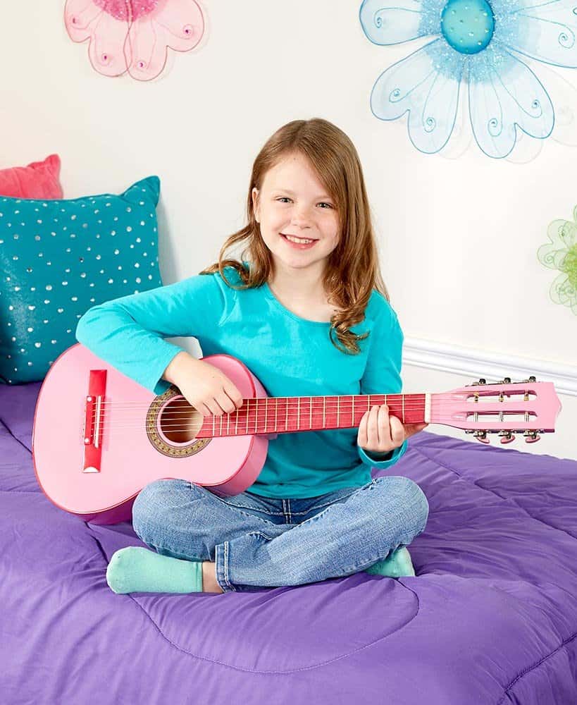 Guitarra de Madera para Niños de The Lakeside Collection - Imagen 3