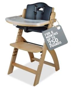 Silla alta de madera Abiie Beyond Junior con bandeja. La