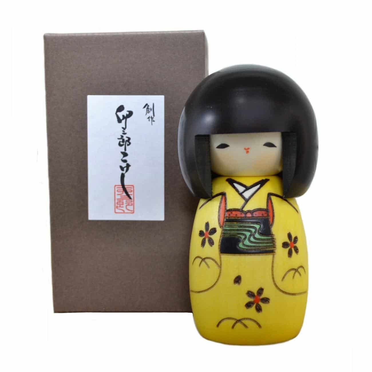 Muñeco Kokeshi Sosaku Usaburo Osanago Color Amarillo Tamaño - Imagen 3