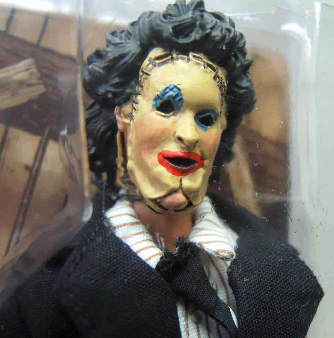 Figura NECA Texas Chainsaw Massacre Cloth de 8" de - Imagen 5