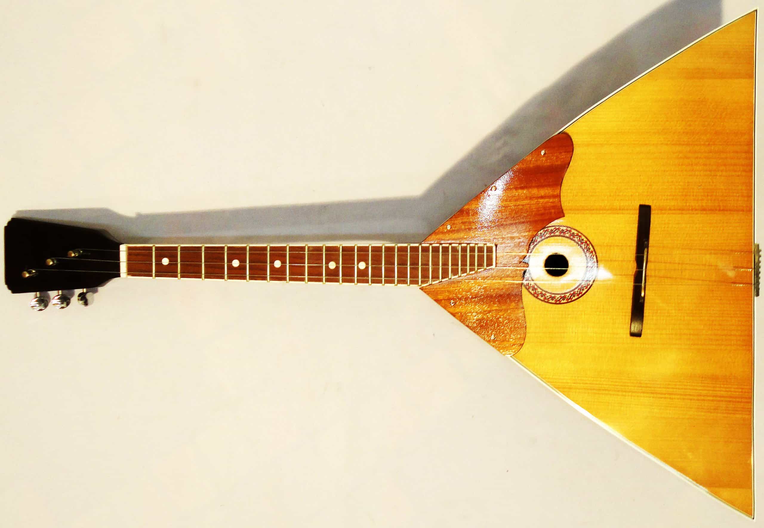 Nueva Balalaika Rusa Trembita Ucraniana de 3 Cuerdas Prima - Imagen 3