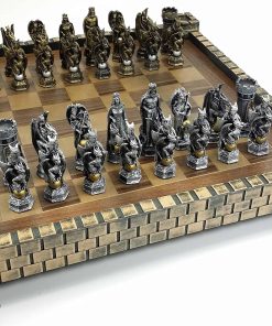 Juego de ajedrez fantasy de dragones de la época medieval