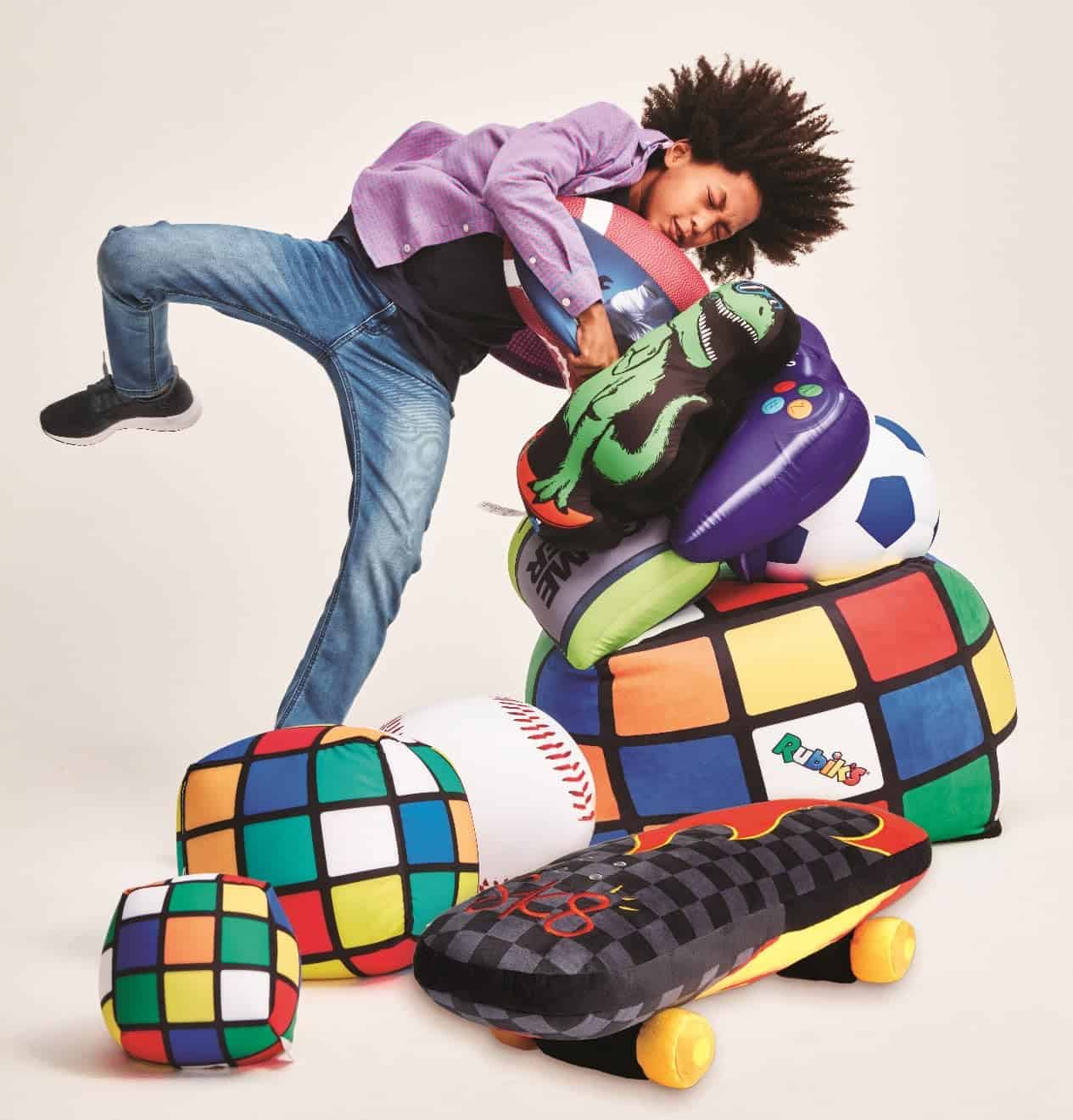 Almohada decorativa con forma de cubo Rubik de iscream - Imagen 3