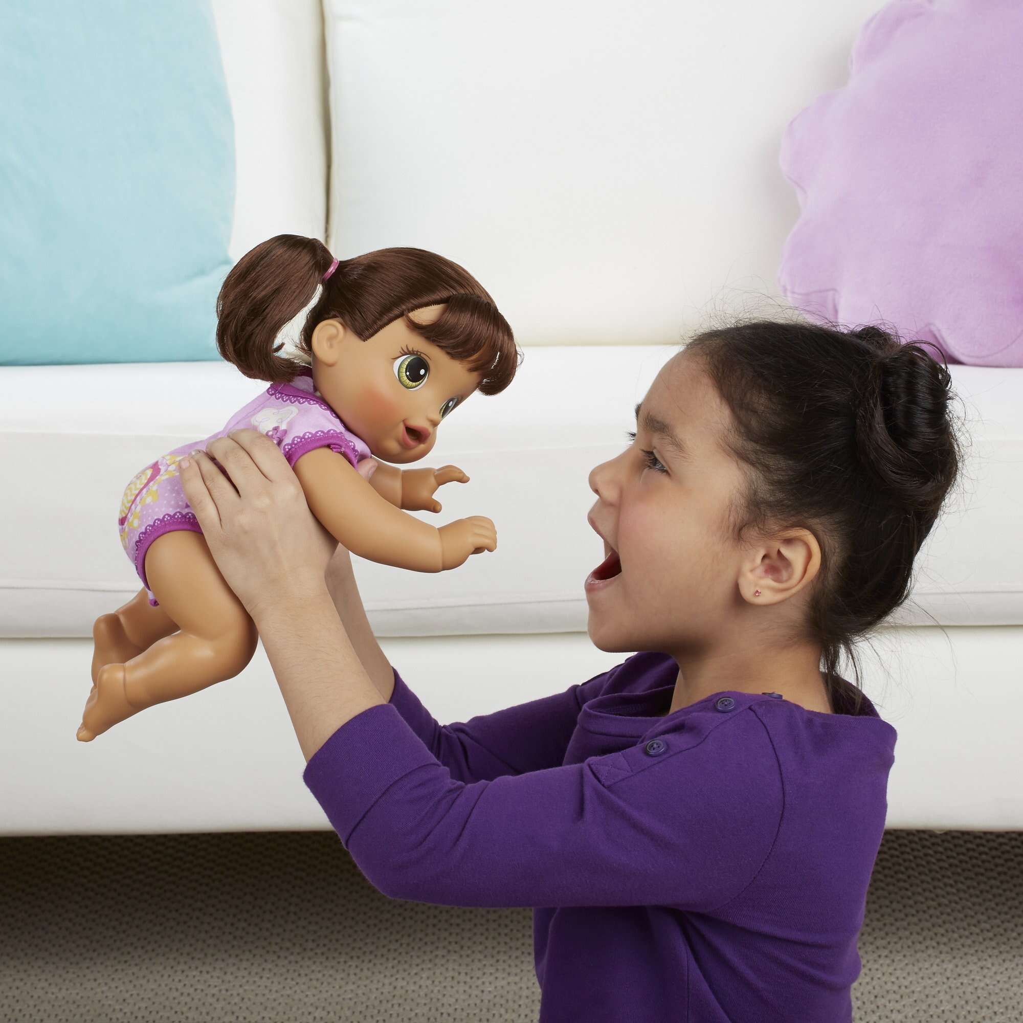 Muñeca Baby Alive Baby Go Bye Bye (Brunette) - Imagen 7