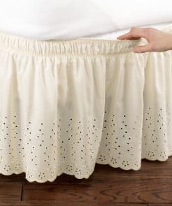 Faldón de cama Collections Etc Eyelet Floral con diseño