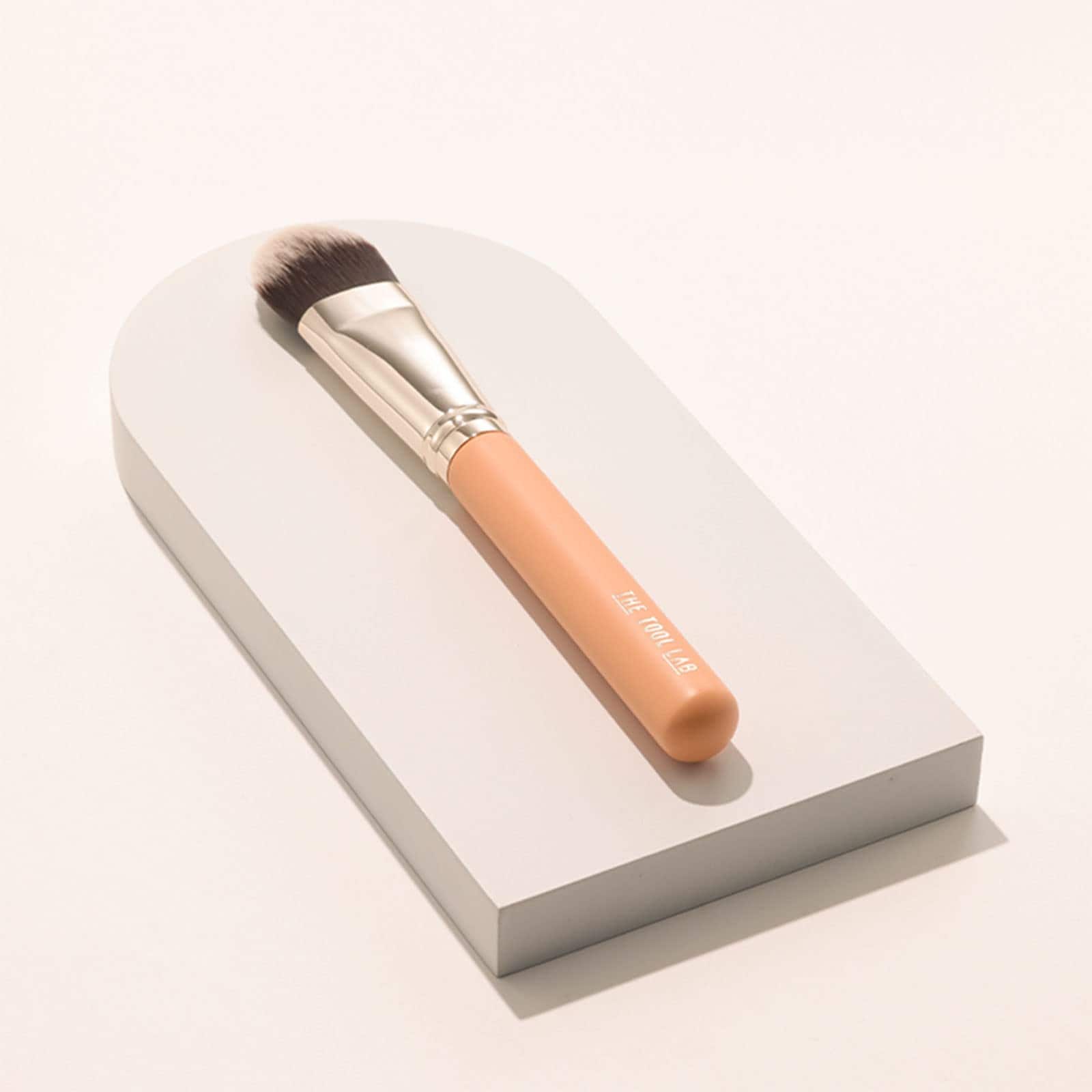 Brocha de Base de Maquillaje THE TOOL LAB 105 Light Touch - - Imagen 5