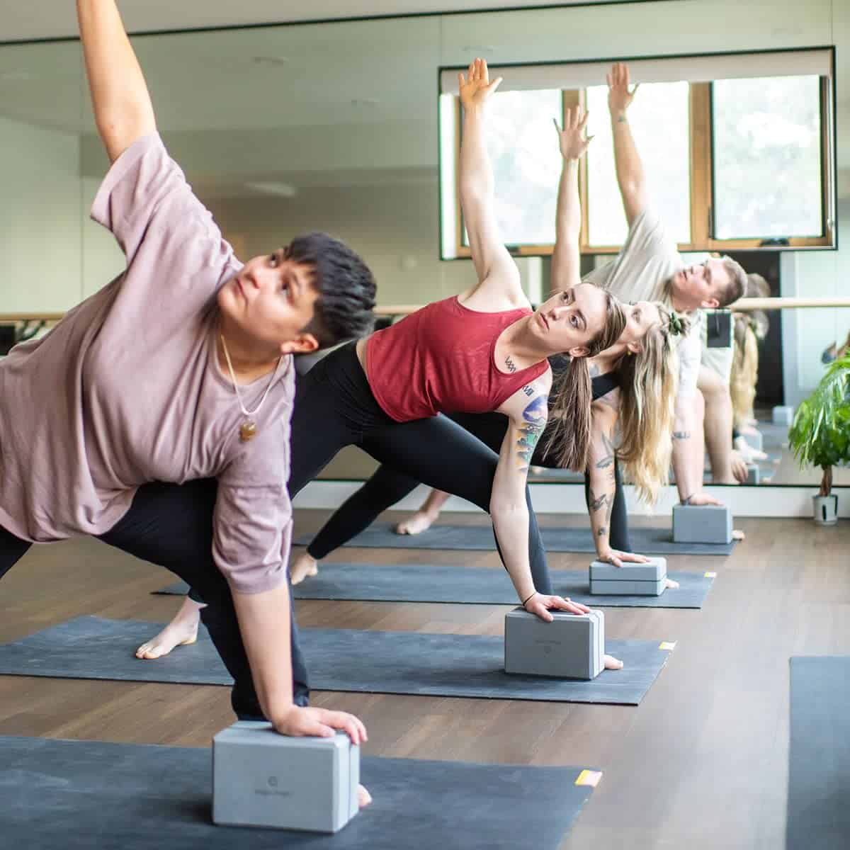 Bloque de Yoga de Espuma de 4" Hugger Mugger - Gris - Imagen 9