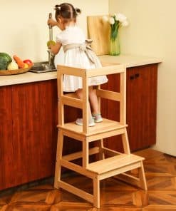 Taburete para niños en la cocina con -Natural