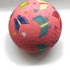 Pelota de Juegos de 7 Pulgadas en el Jardín de Mariposas de