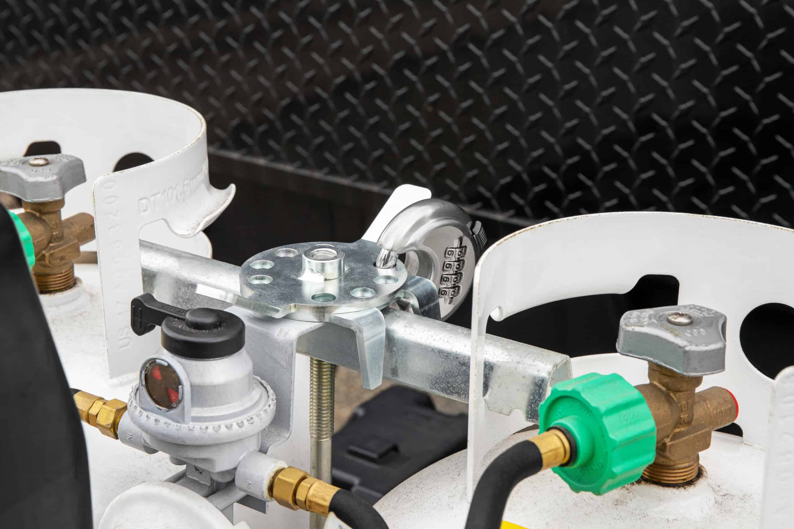 Dispositivo de bloqueo doble para tanques de propano Camco - Imagen 5