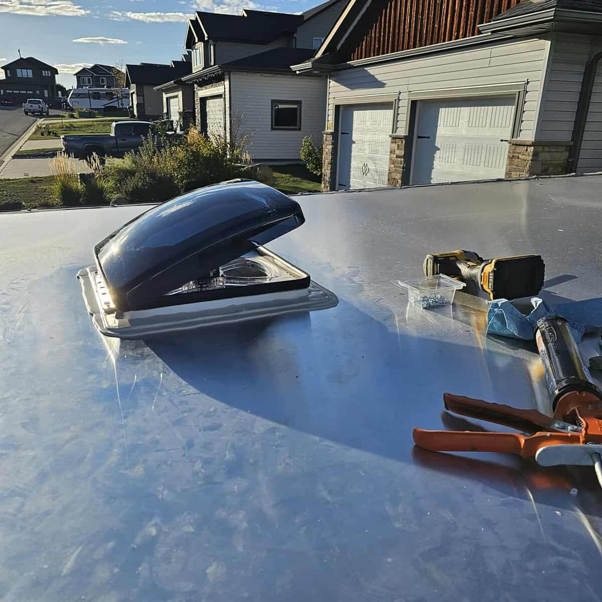 Extractor de Ventilación para Techo de RV 12V Control - Imagen 5