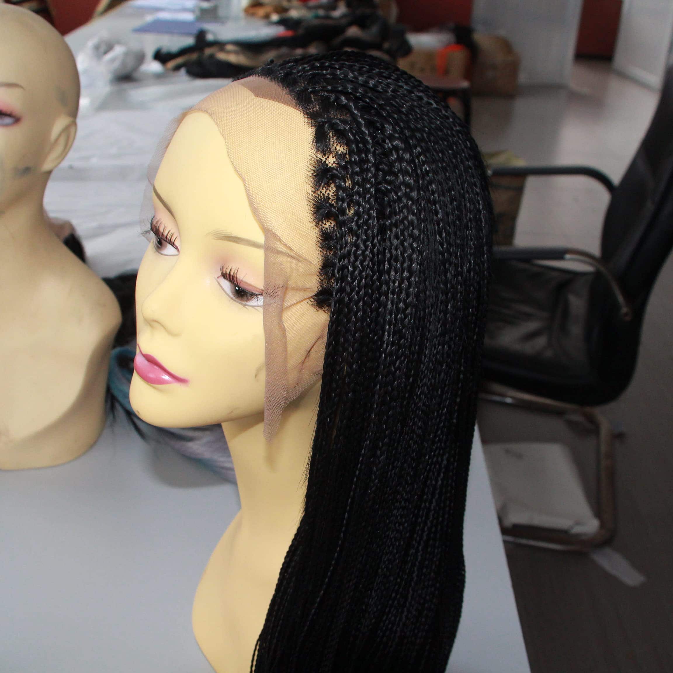 Pelucas de Encaje Frontal Sintético Trenzas Micro Negras - Imagen 7