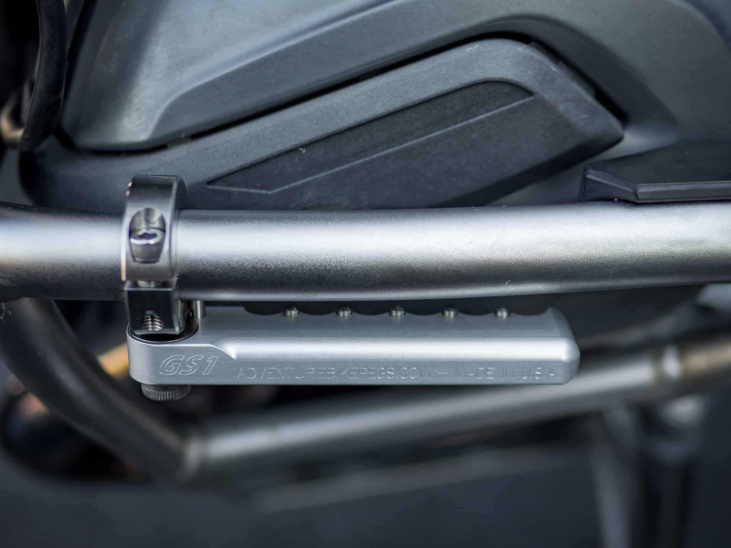 Juego de reposapiés para Adventure Bike GS1 Highway Peg Set - Imagen 5