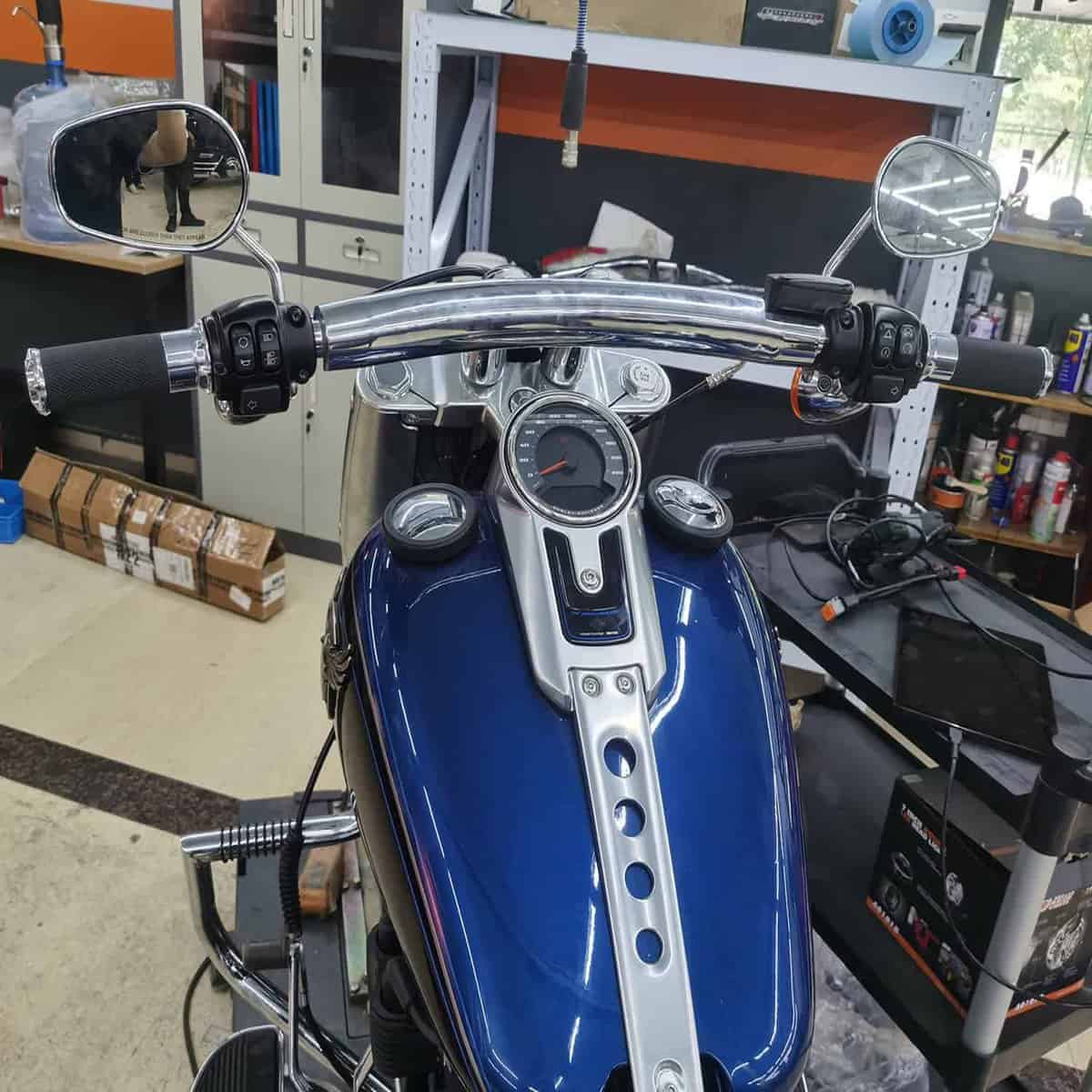 Manillar en T de 4" de Altura y 2" de Diámetro para Harley - Imagen 8