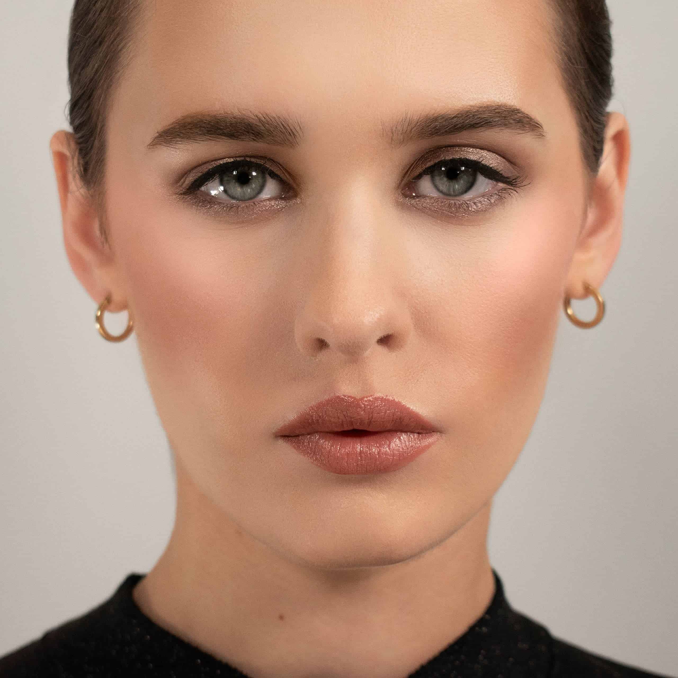 Labial MÉTIER Colour Core Champagne para un look lujoso y - Imagen 4