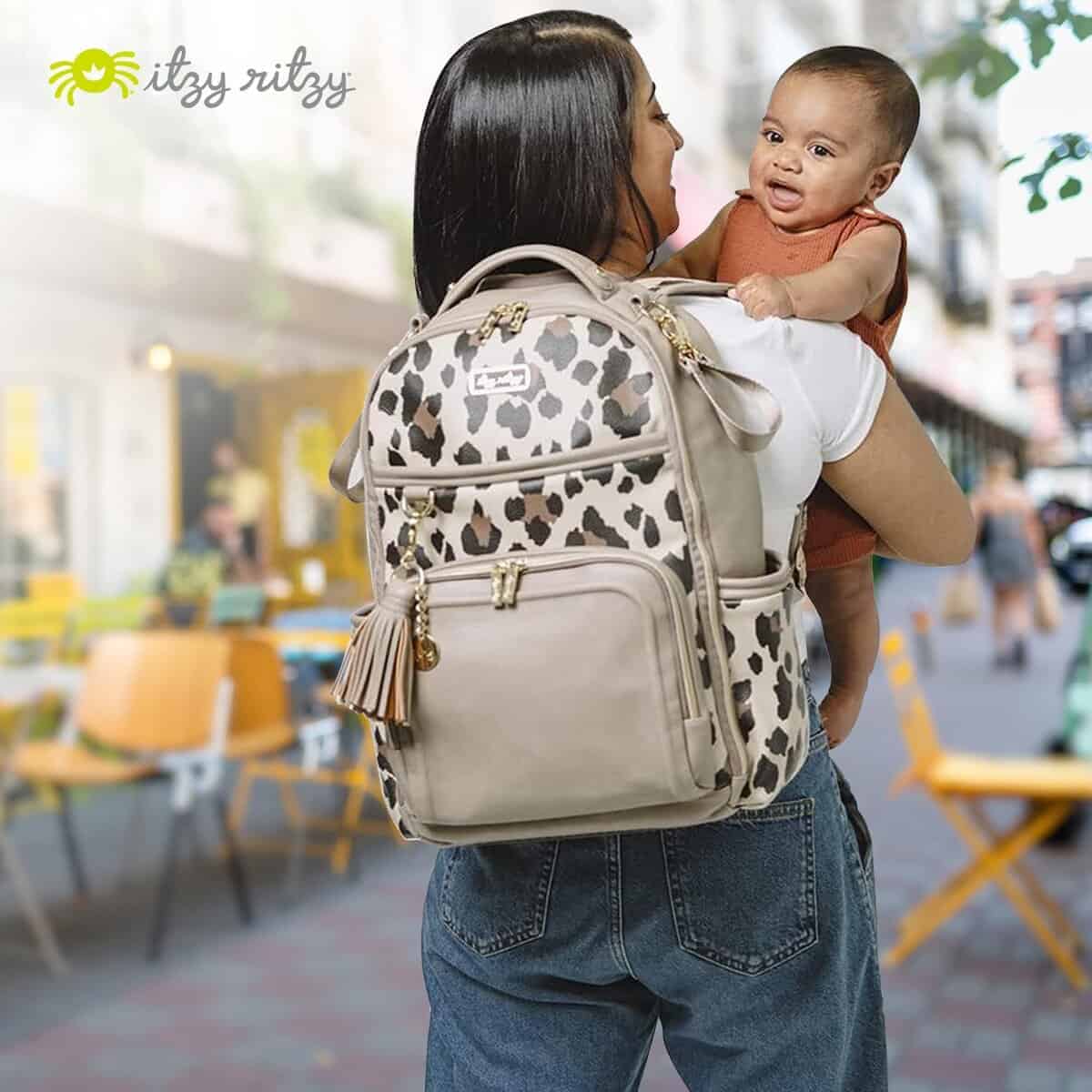 Bolso de pañales Itzy Ritzy � Mochila de gran capacidad - Imagen 10