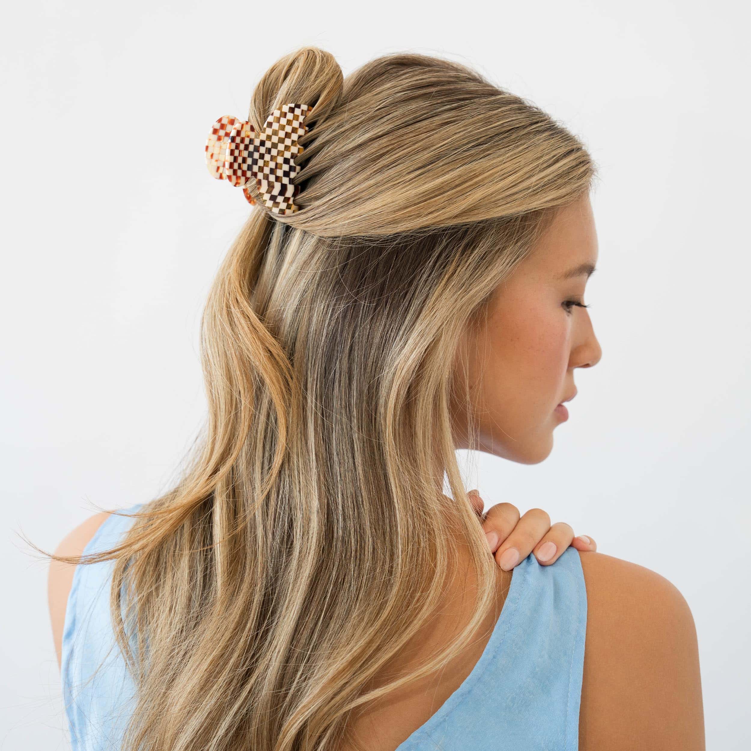 Francia Luxe Pequeño Clip de Garra de Alta Costura, Damier - Imagen 5