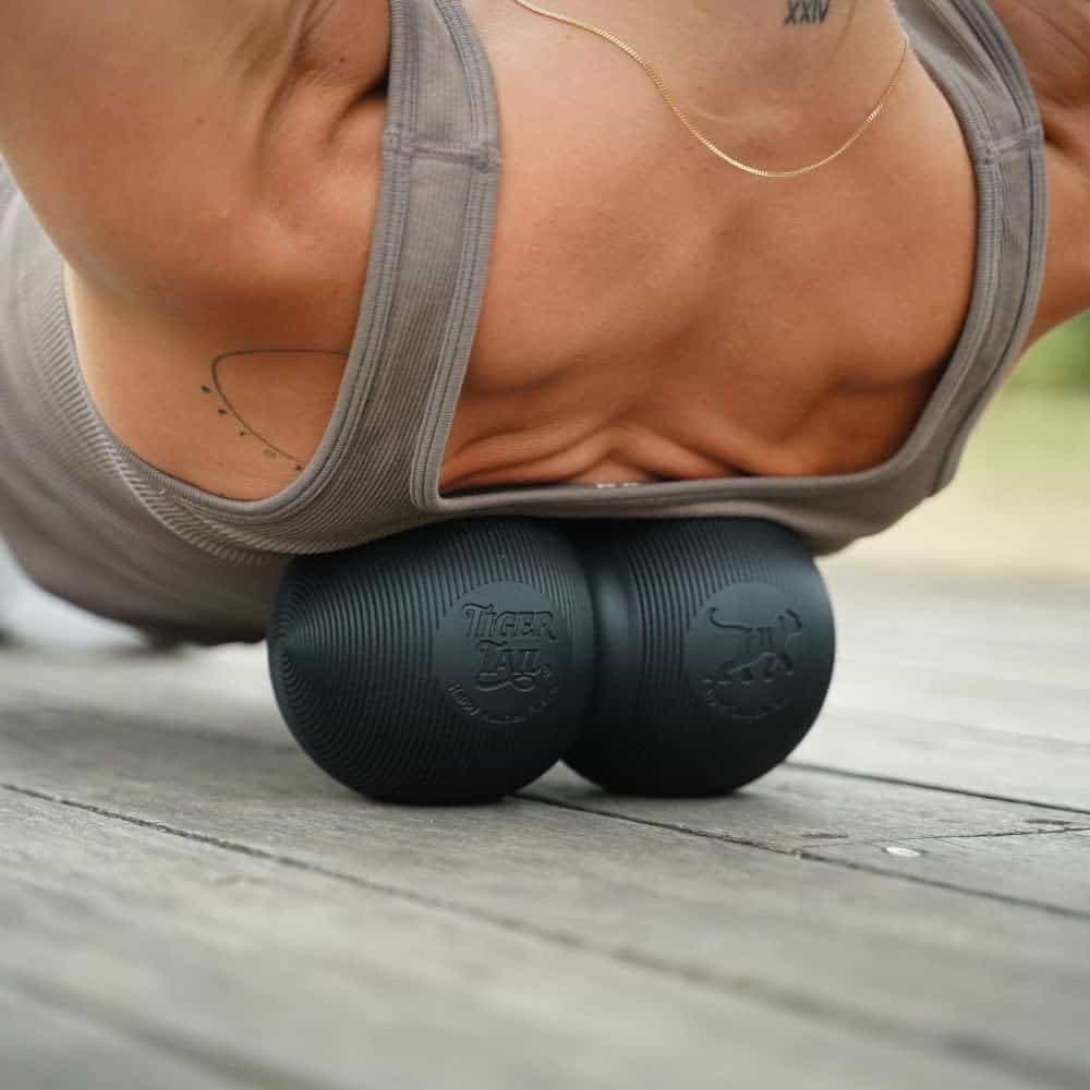 Tiger Tail Tiger Ball Large 8-Inch Peanut Foam Roller - Imagen 8