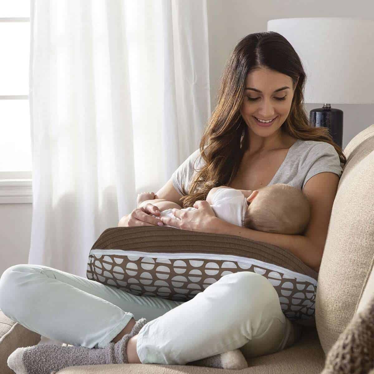 Almohada de lactancia Boppy Best Latch, Medio Domo Moca, - Imagen 7