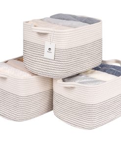 Cesta tejida mediana y grande con asa, utilizada para