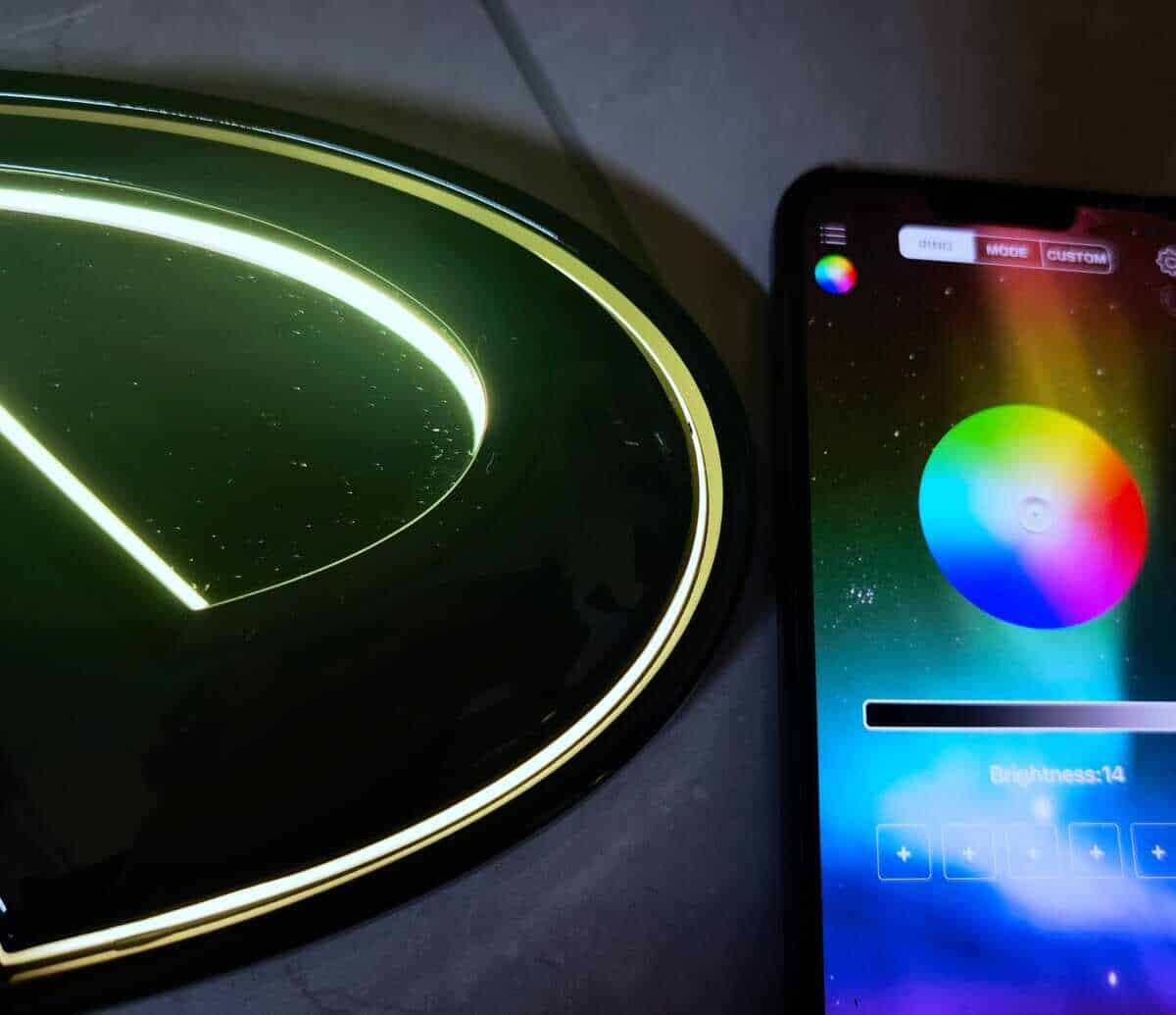 Emblema de parrilla delantera iluminado con luz LED Edición - Imagen 3