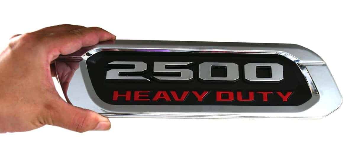 Par de Emblemas Nuevos 2500 para Reemplazo -Cromo - Imagen 3