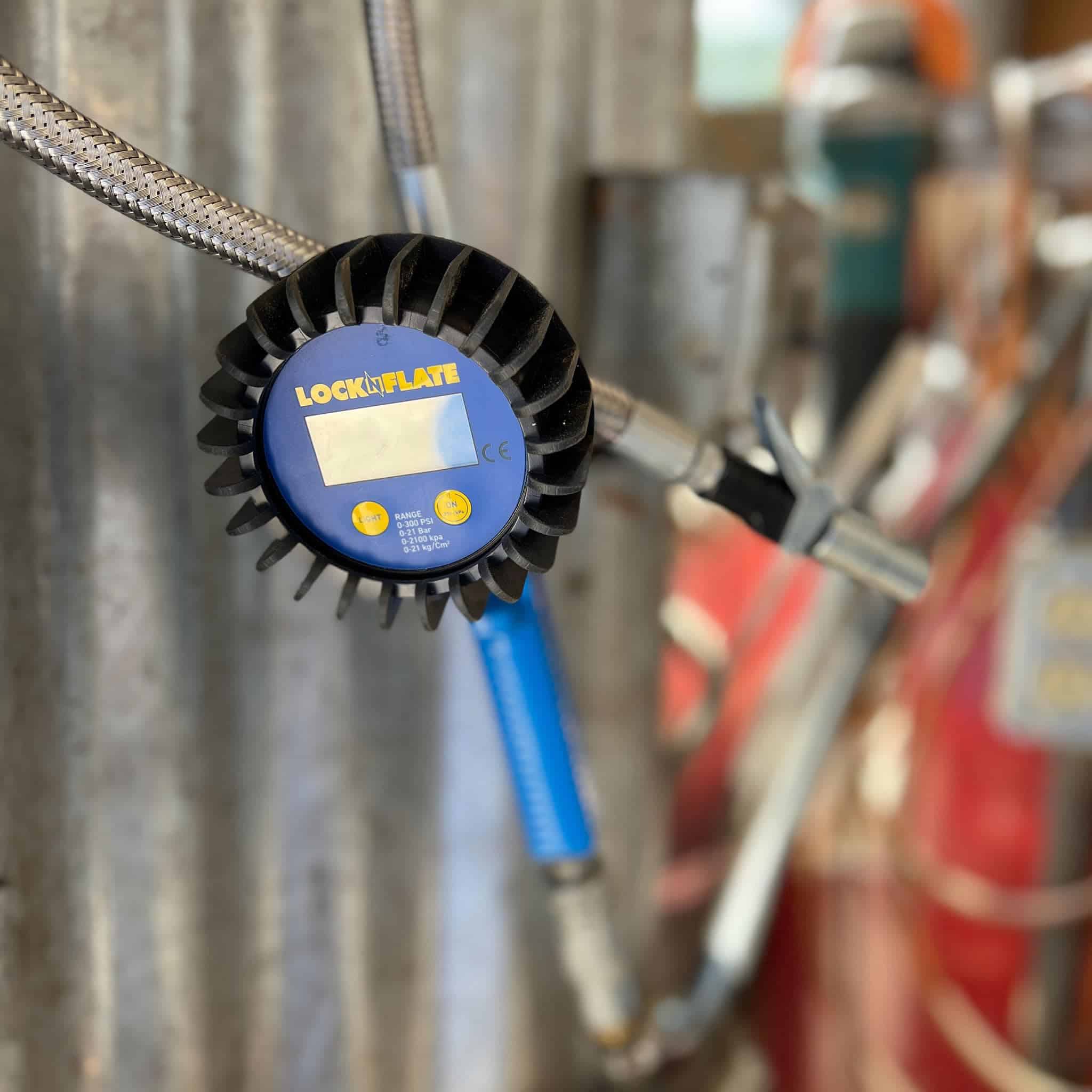 Inflador/Desinflador de Neumáticos LockNFlate con Medidor - Imagen 5