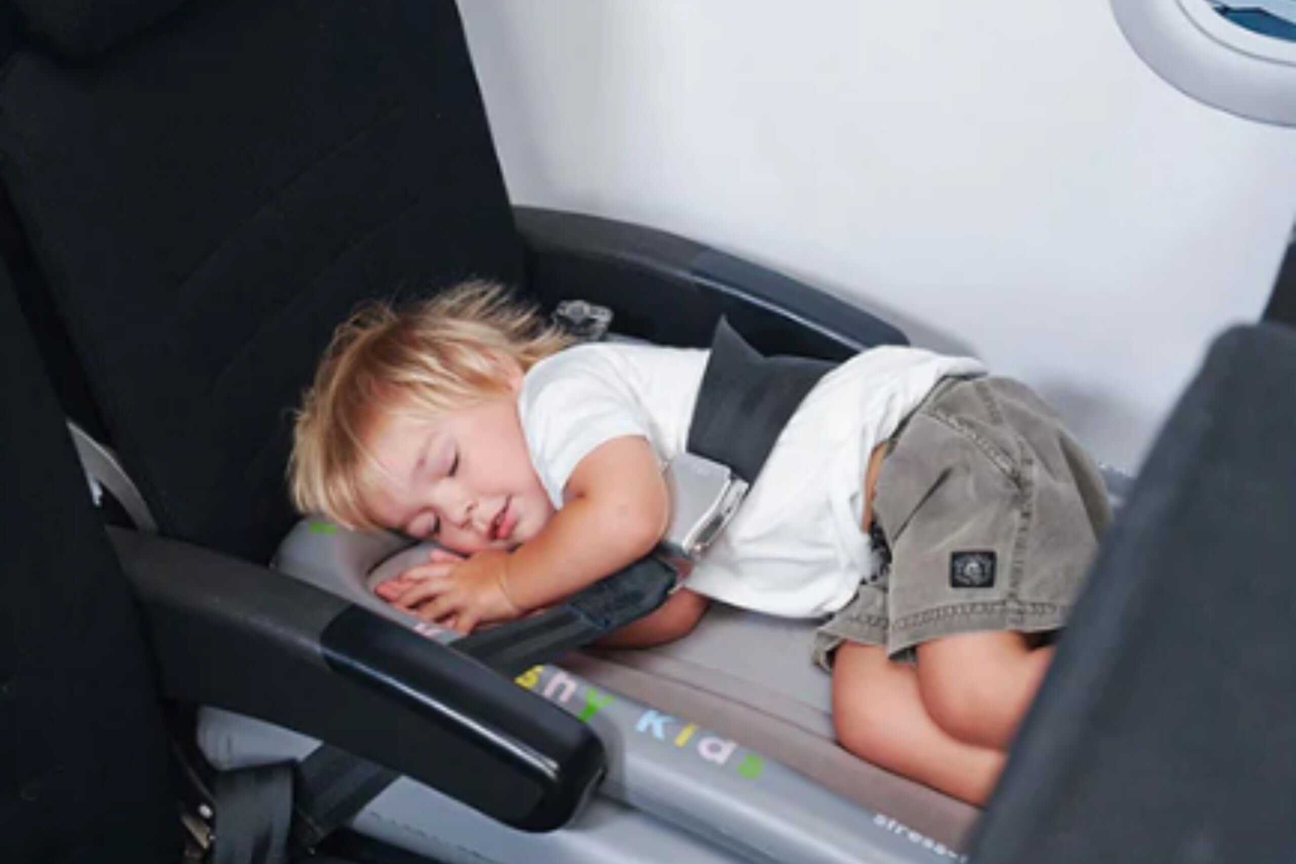 Cama Inflable de Avión Kooshy Kids para Niños - Compacta, - Imagen 3