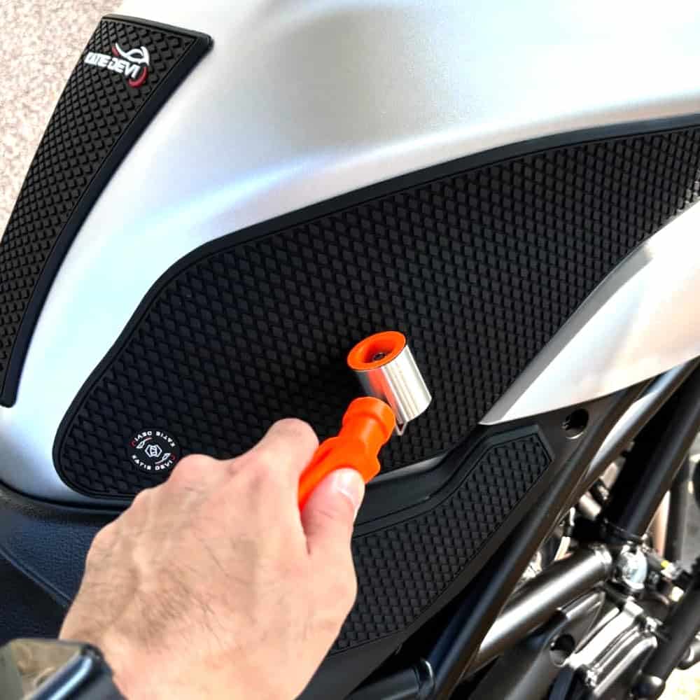 Protector de Tanque de Combustible Lateral para -Negro