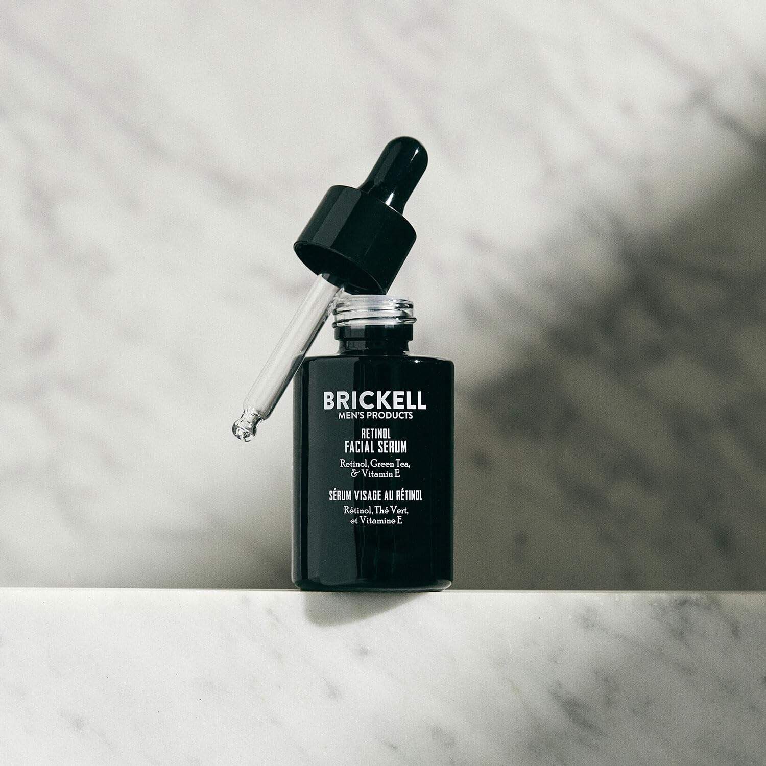 Suero facial para hombres Brickell con retinol para tratar - Imagen 4