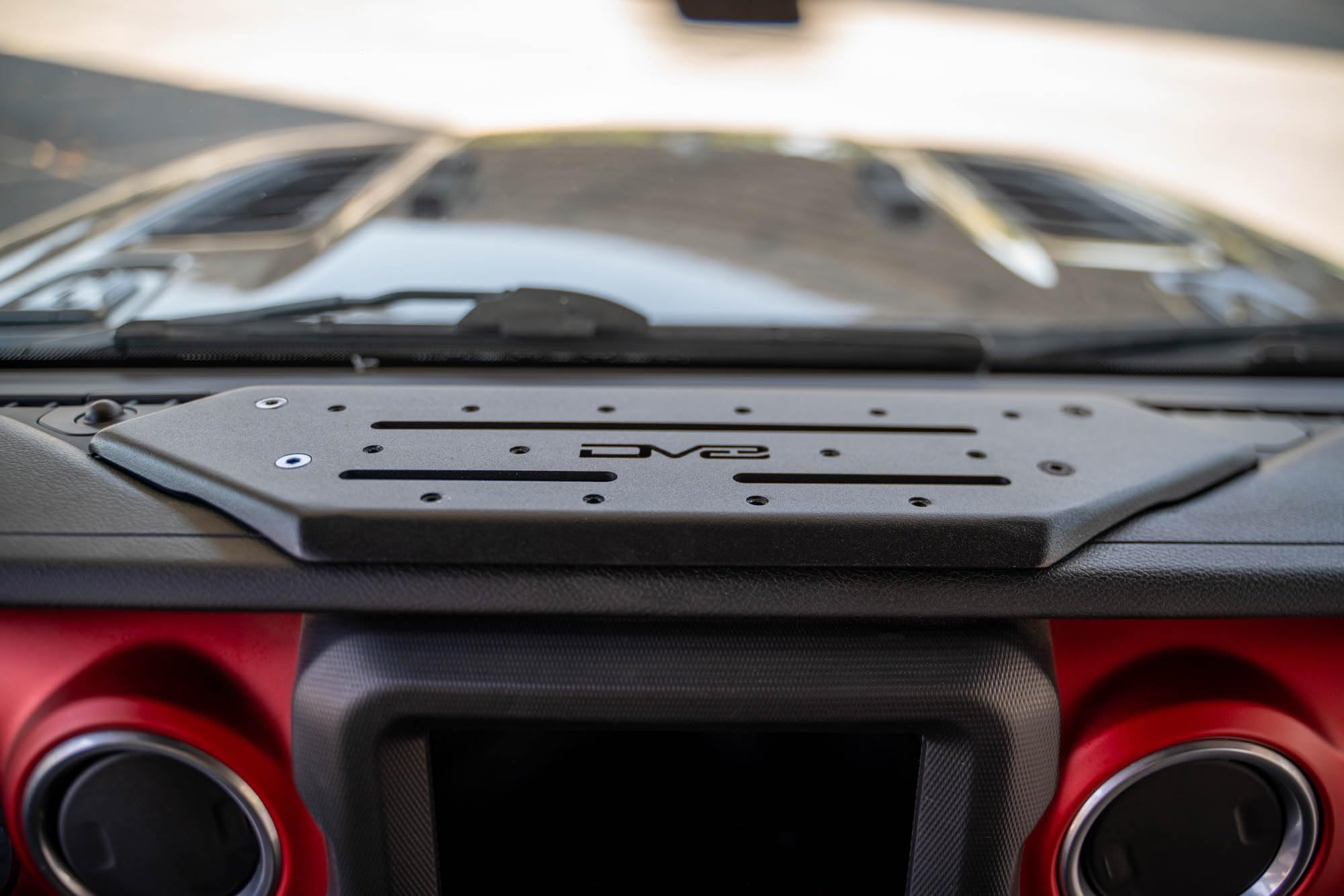 Soporte de Tablero de Dispositivos DV8 Offroad V2 para Jeep - Imagen 5