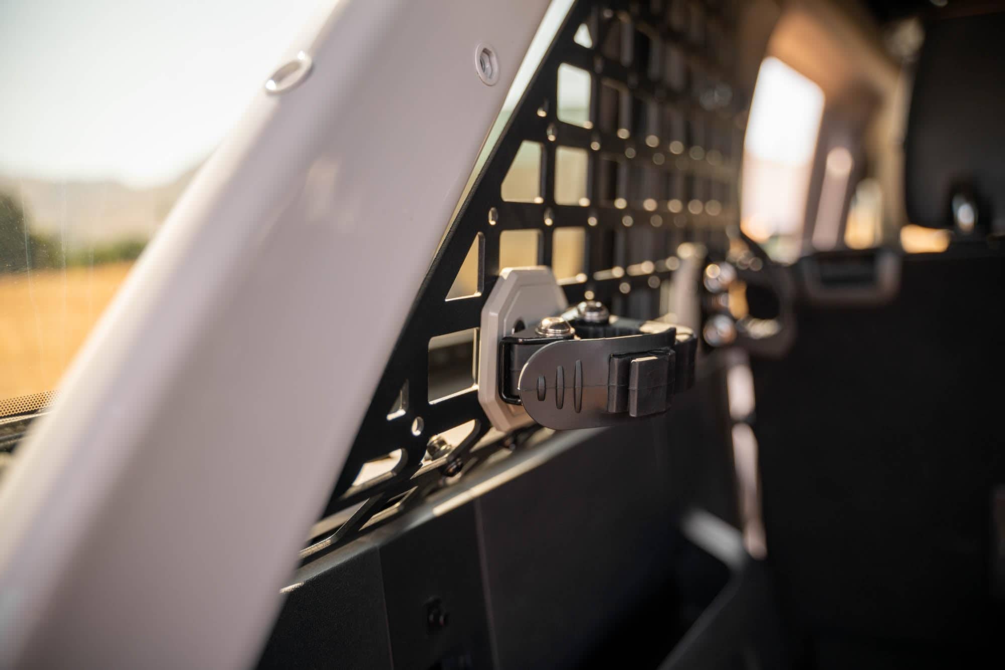 Soportes de montaje de herramientas DV8 Offroad Quick - Imagen 5