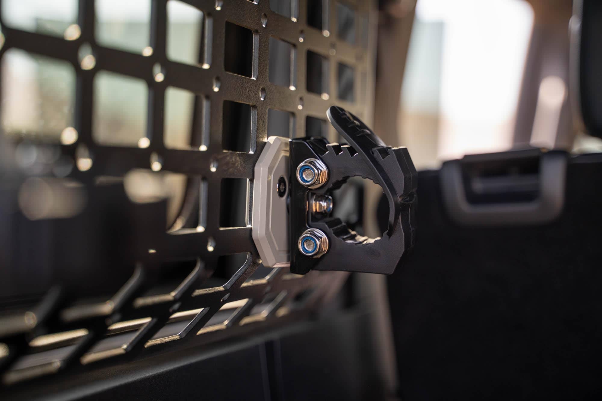 Soportes de montaje de herramientas DV8 Offroad Quick - Imagen 4