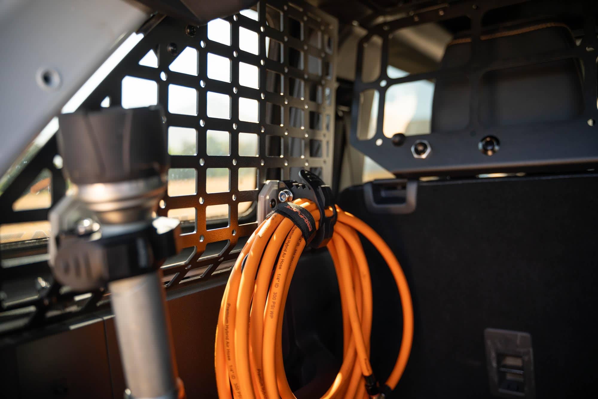 Soportes de montaje de herramientas DV8 Offroad Quick - Imagen 9