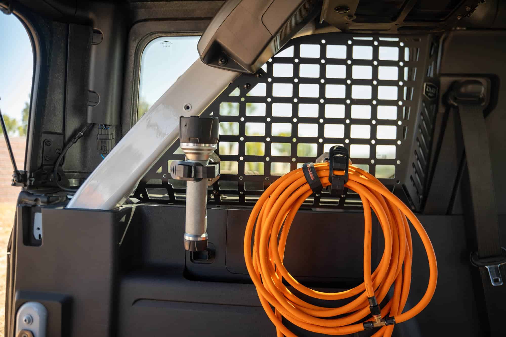 Soportes de montaje de herramientas DV8 Offroad Quick - Imagen 8