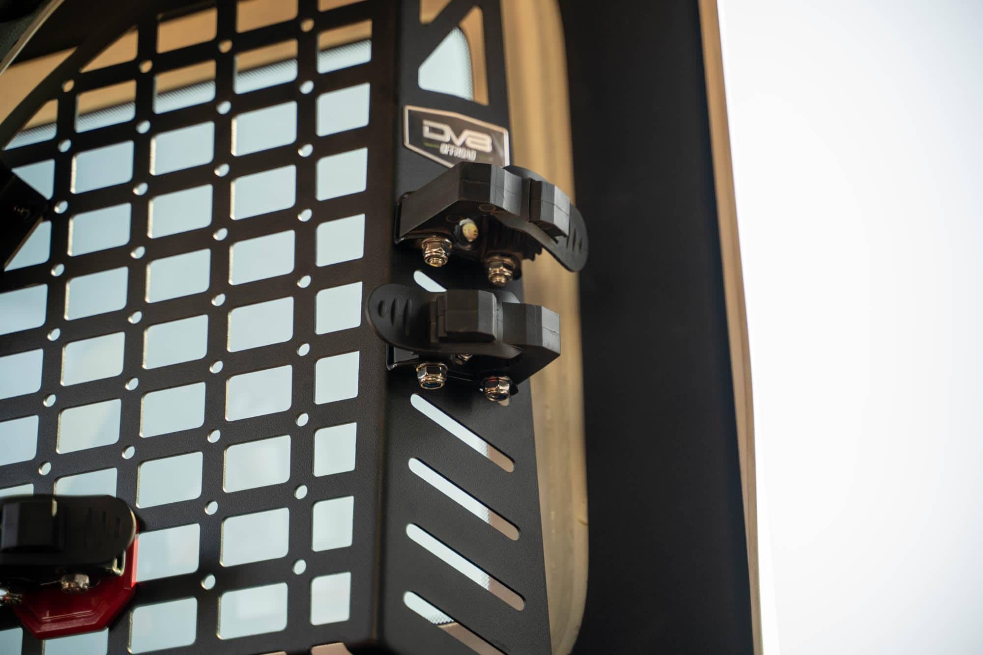 Soportes de liberación rápida universales DV8 Offroad | - Imagen 3