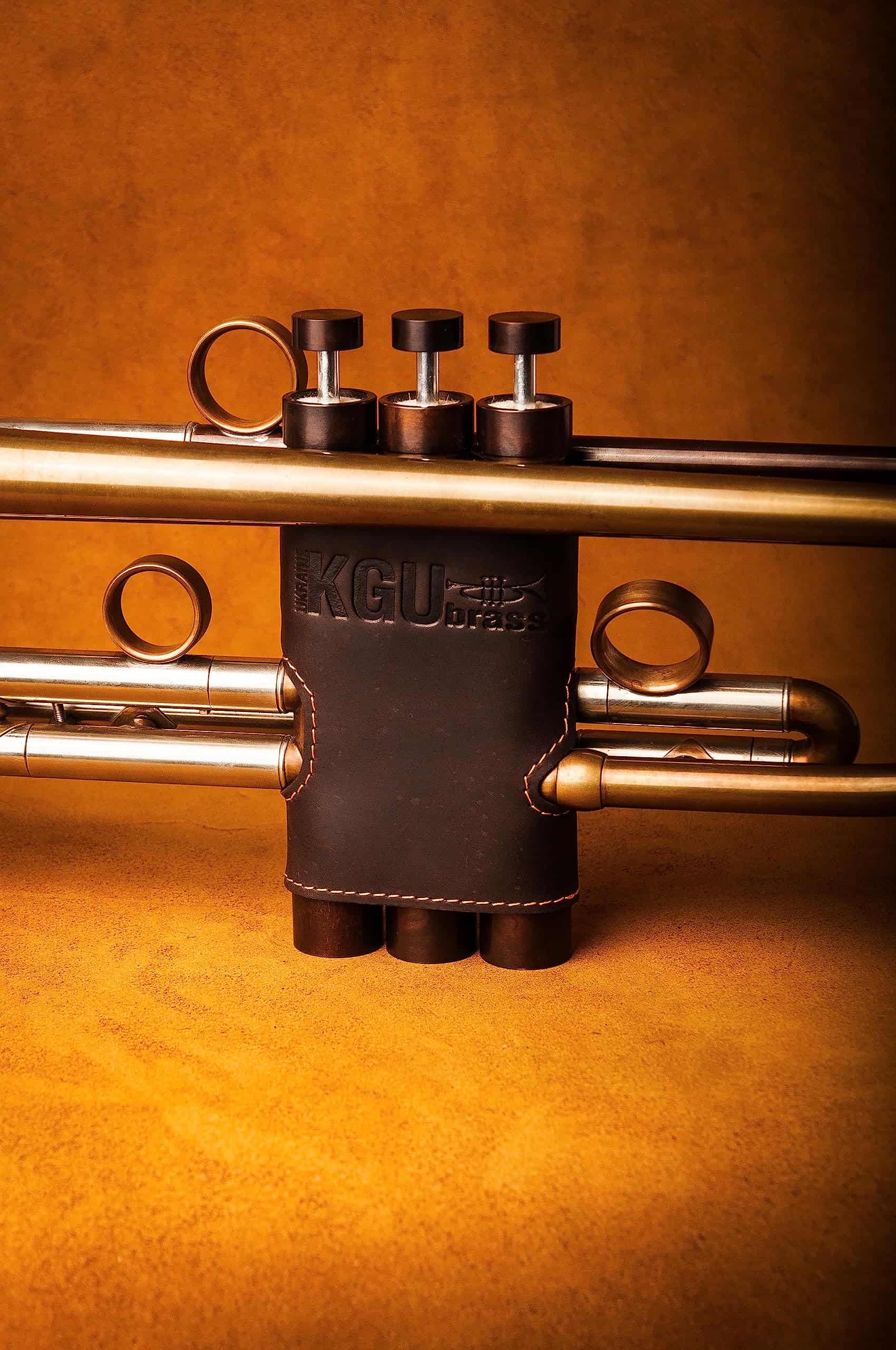 Protector de válvula de trompeta de KGUBrass en cuero marrón - Imagen 6