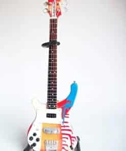 Bajo réplica de Paul McCartney en la película Magical