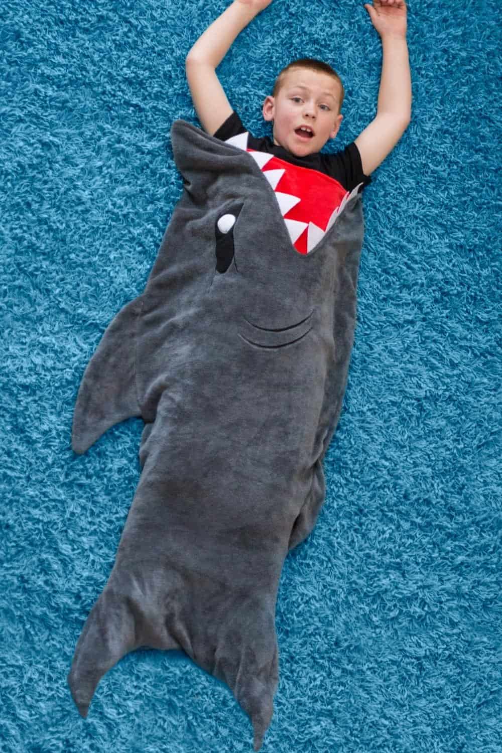 Manta con capucha portátil Fin Fun Shark para niños - Manta - Imagen 4