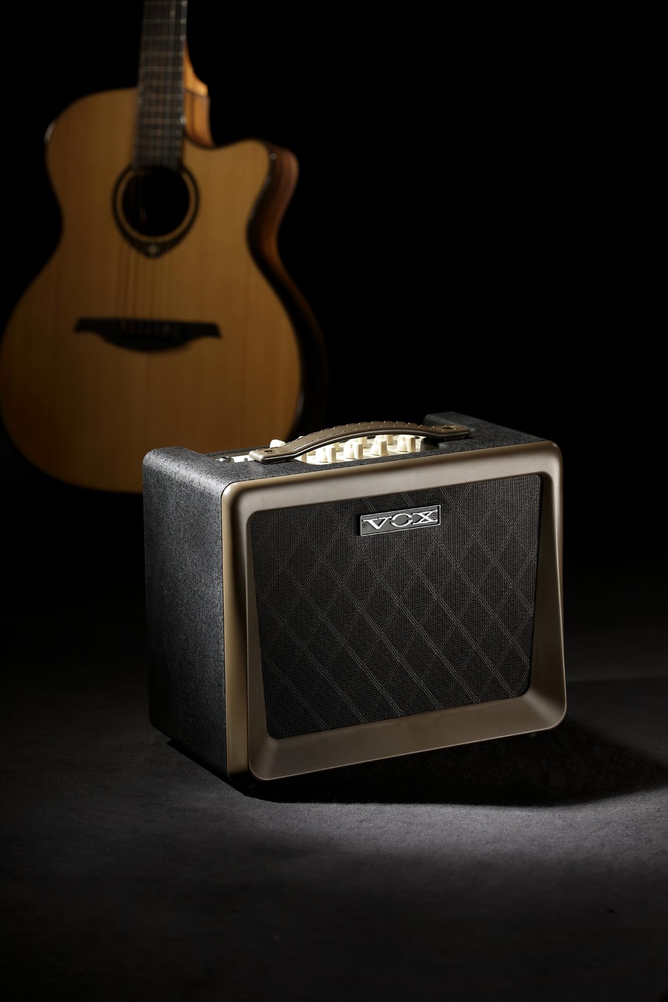 Amplificador de Guitarra Acústica Vox VX50 AG 50W 1x8 Combo - Imagen 4