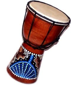 Djembe o Tambor Jembe de Holy Land Market con tallado de