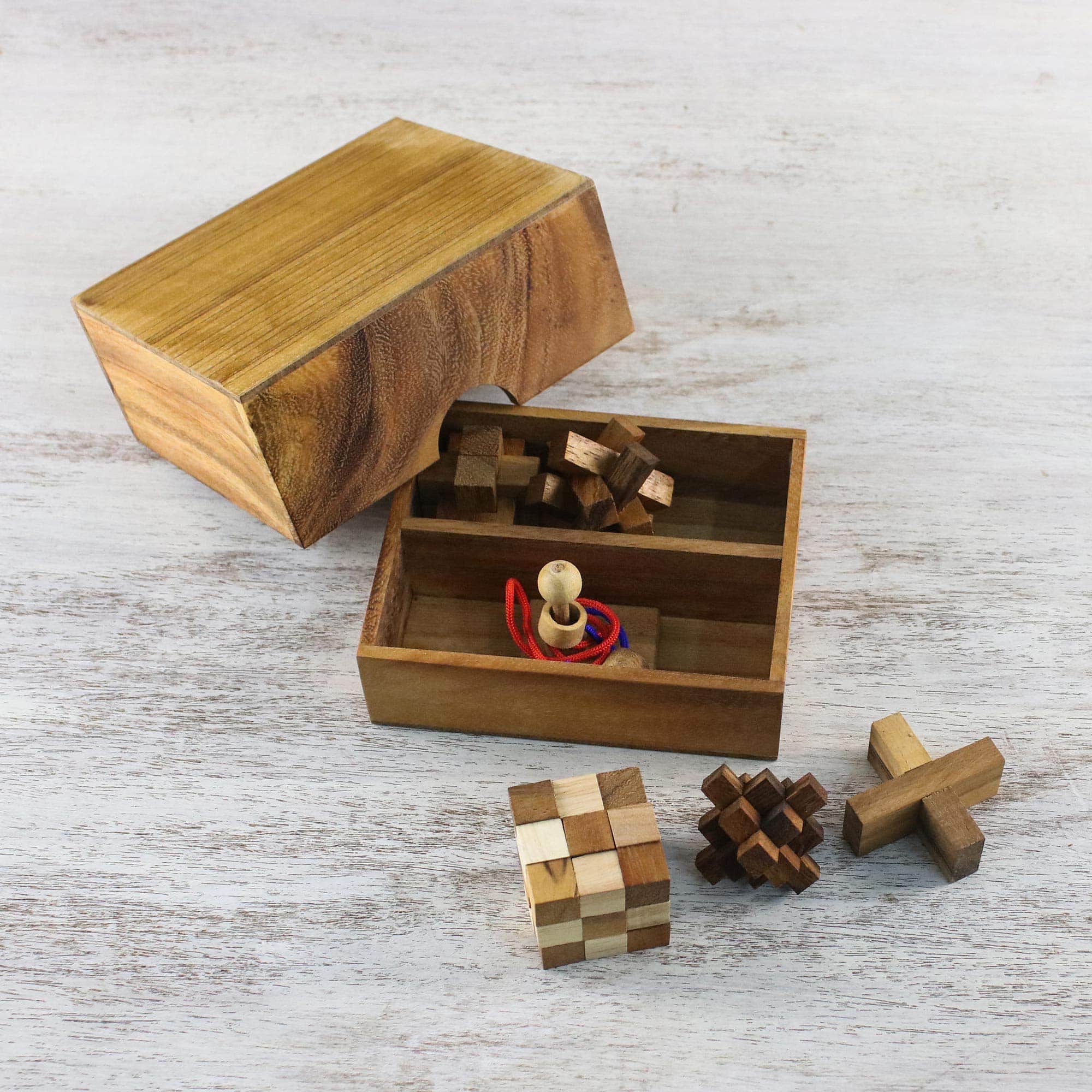Juego de Rompecabezas de Madera de Raintree Hechos a Mano - Imagen 3