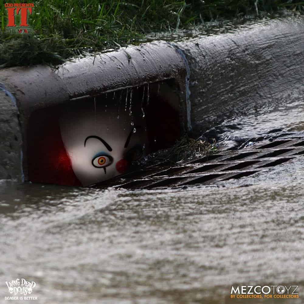 Muñeco Pennywise de Mezco IT 1990 - Imagen 10