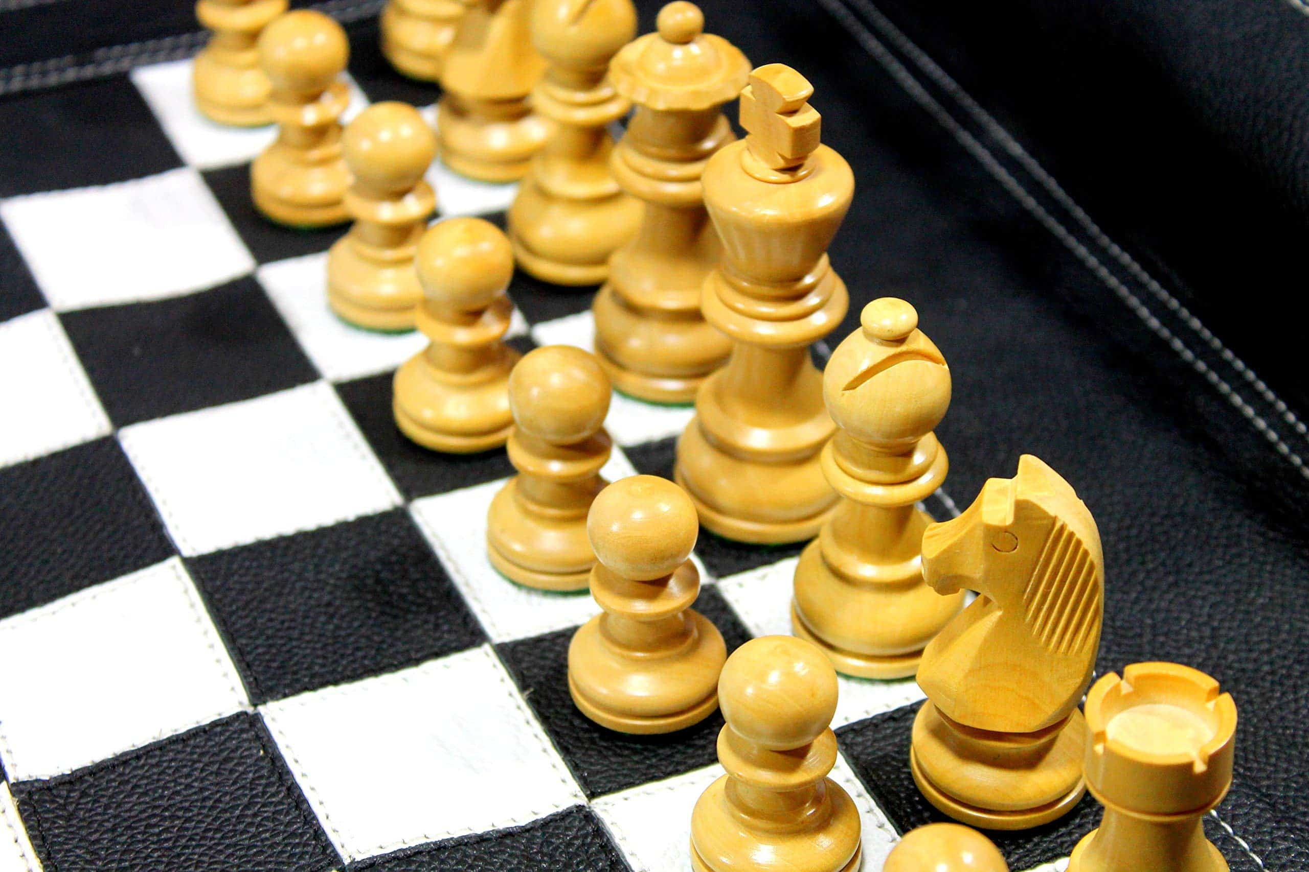 StonKraft - Ajedrez de Cuero Genuino de 19" x 15" (Área de - Imagen 5